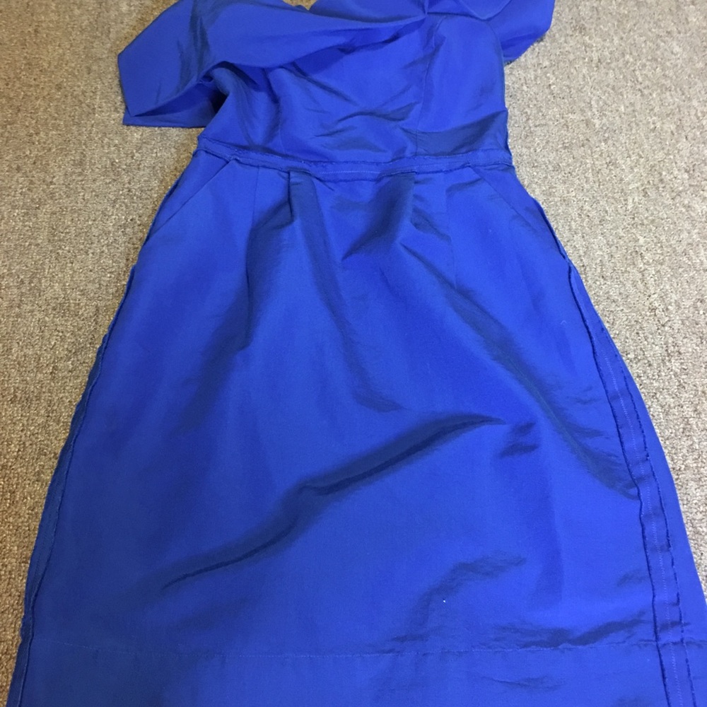 Strapless blue dress with pockets and back slit